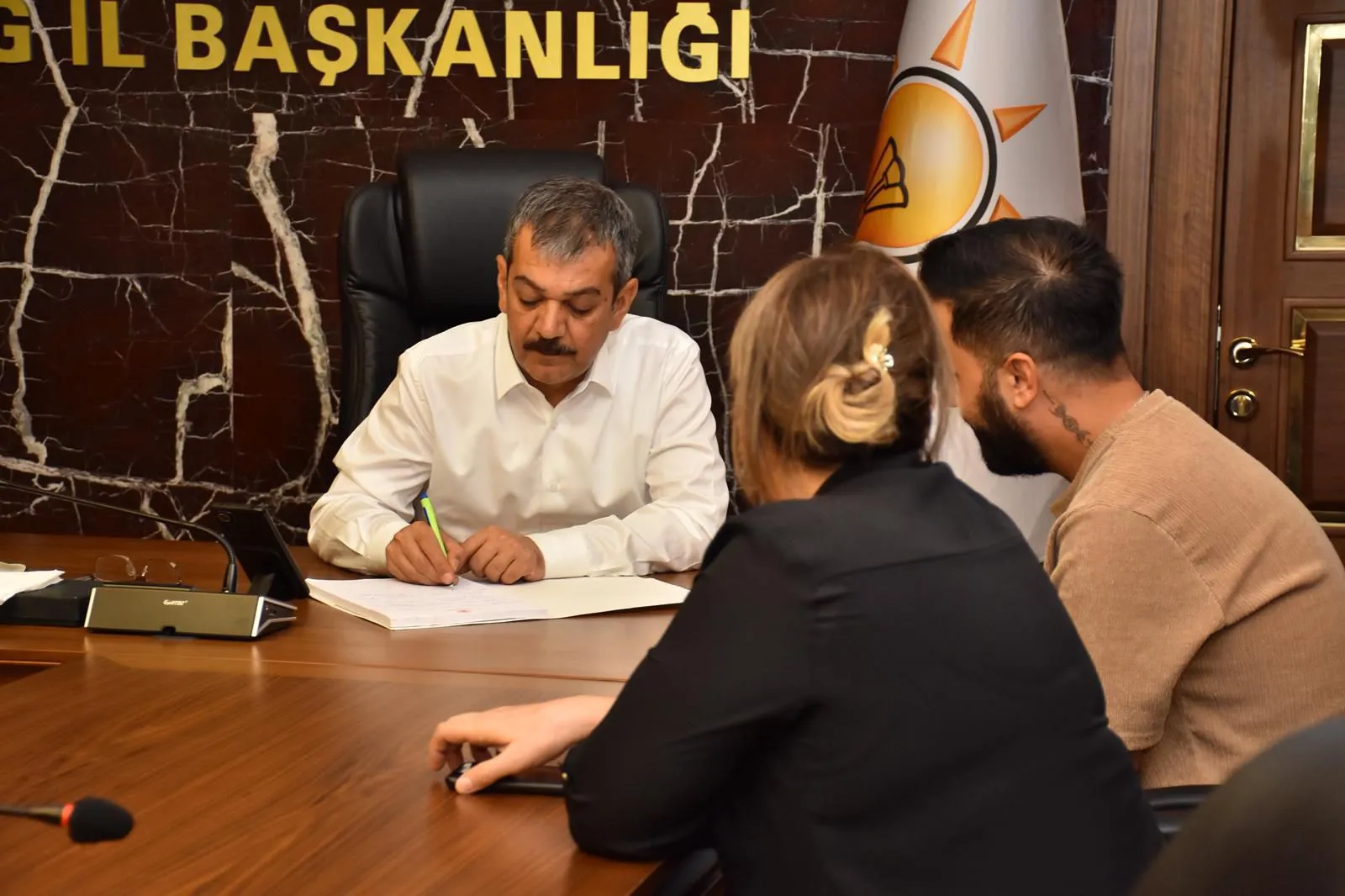 Trend Haber: Milletvekili Keleş, AK Parti İl Başkanlığı’nda Vatandaşlarla Buluştu