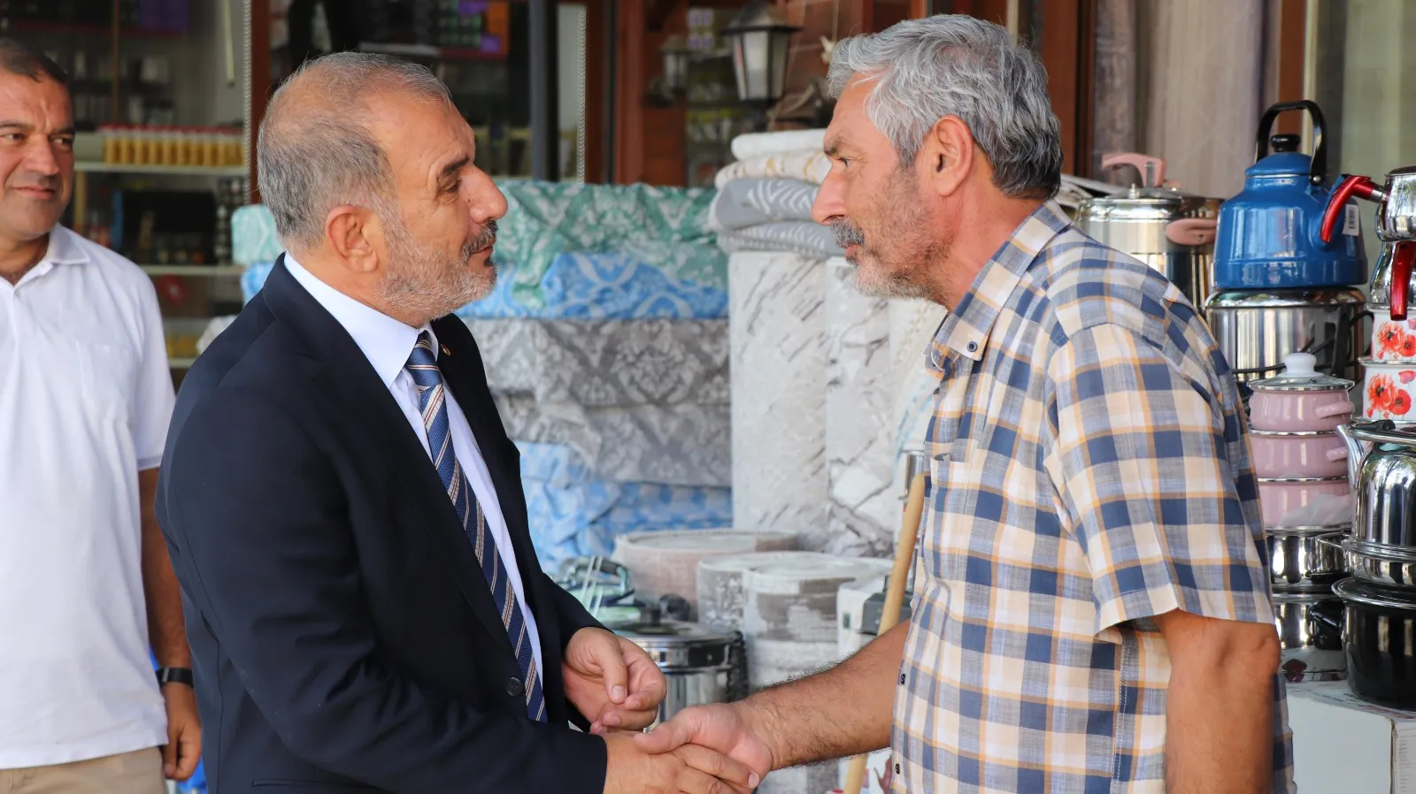Başkan  Alan, Çarşı Esnafını Ziyaret Etti