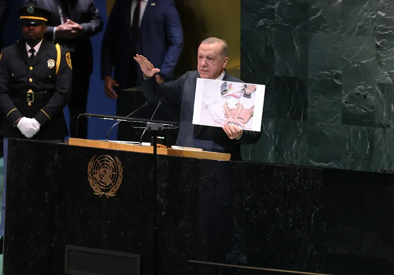 Trend Haber: Cumhurbaşkanı Erdoğan: “Gazze’de yaşanan barbarlığa karşı sesini yükseltmeyen herkes bu vahşetin sorumluluğuna ortaktır”