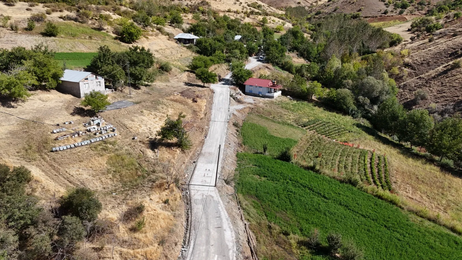 Kavallı Köyü’nde Kilit Parke Yol Çalışmaları Sürüyor