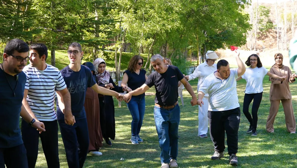 Manşet: Elazığ Belediyesi’nden Özel Gereksinimli Bireylere "yaza Veda" Etkinliği